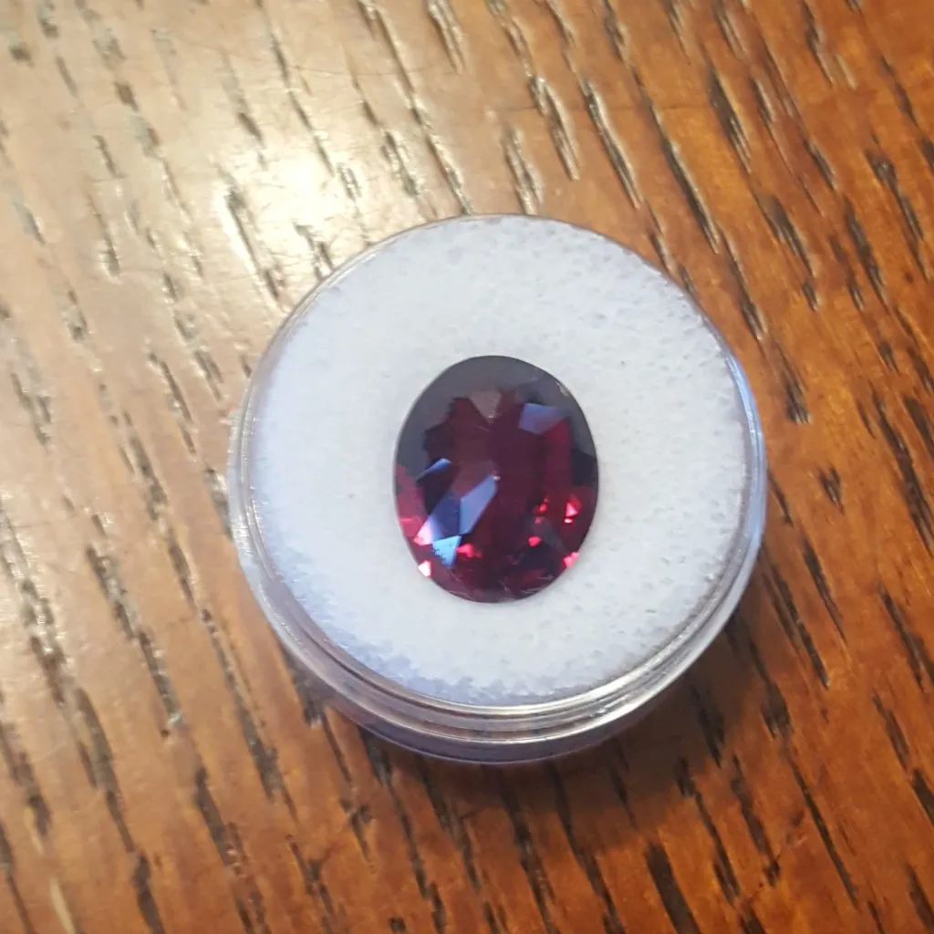 8.84ct STUNNING RED GARNET