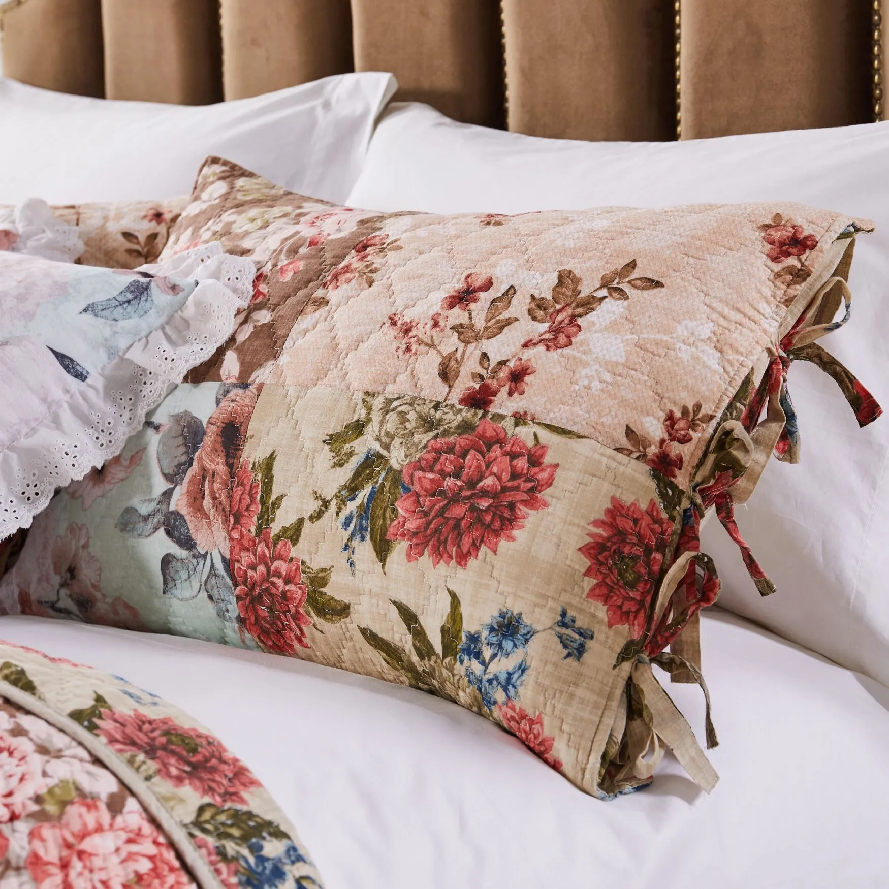 Briar Quilt and Pillow Sham Set