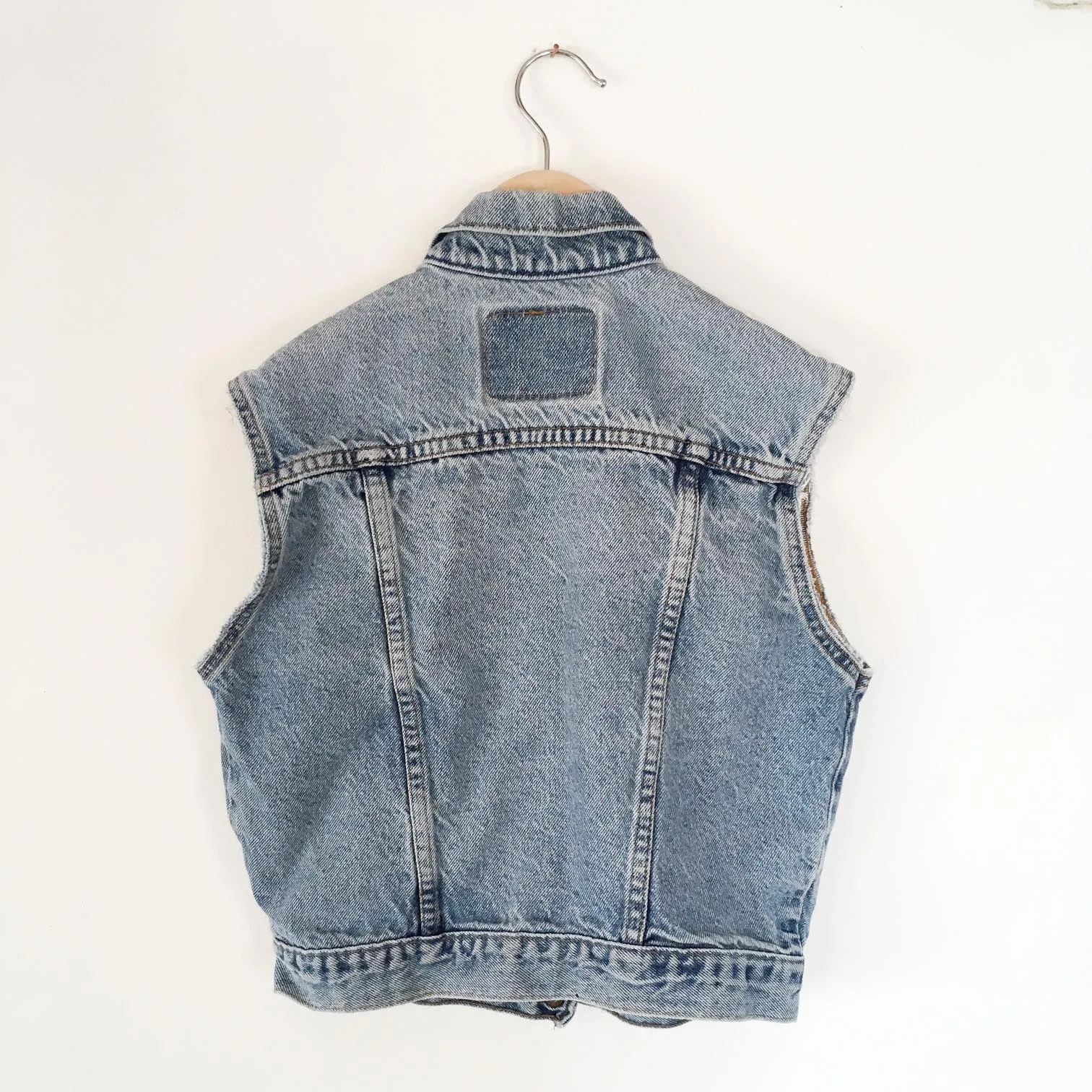 Levis preloved vest size 6-8