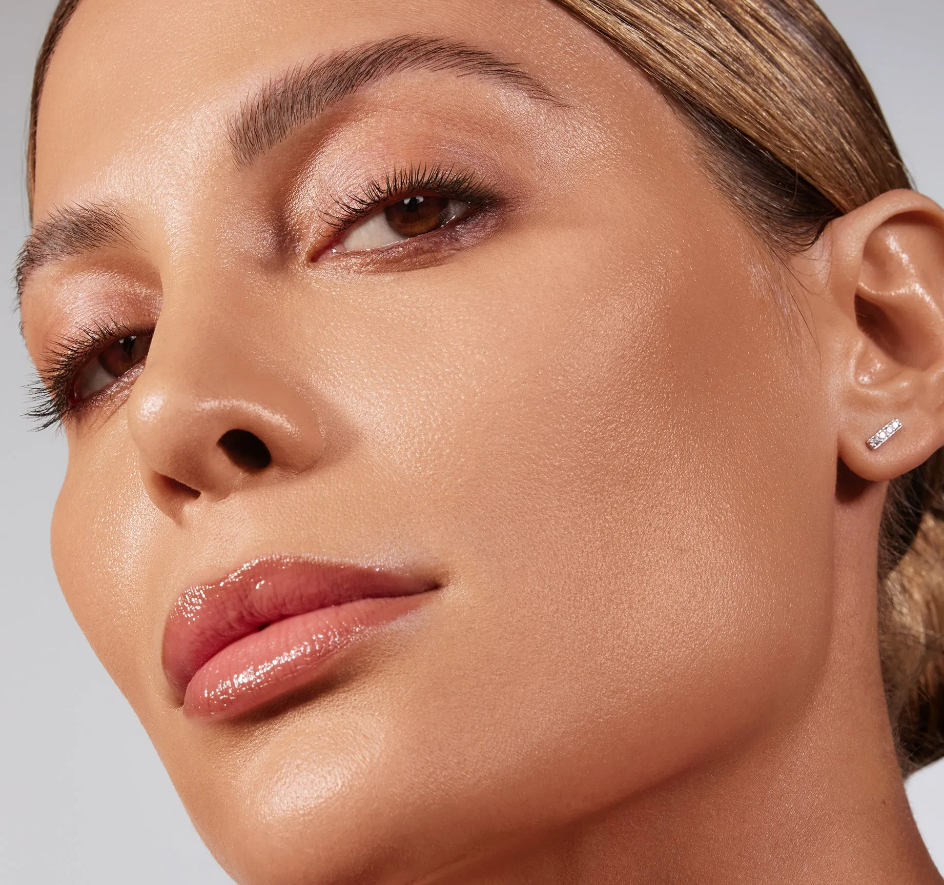 Lightform Extended Hydration Foundation - Medium 14W