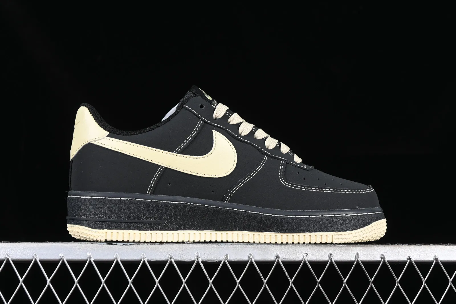 Nike Air Force 1 07 Low Black Gold DH5696-227