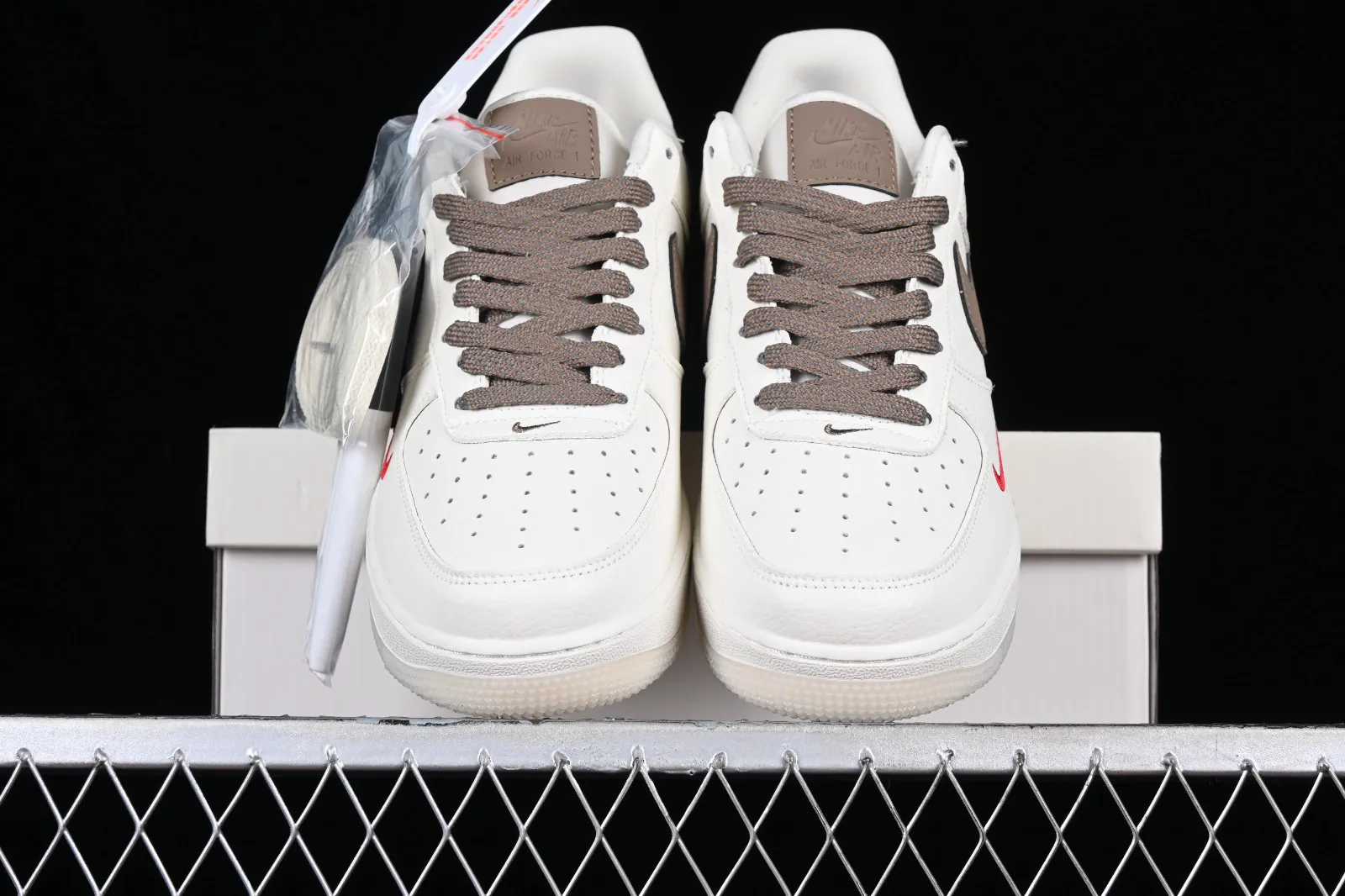 Nike Air Force 1 07 Low Milk Coffee Red AE1686-996