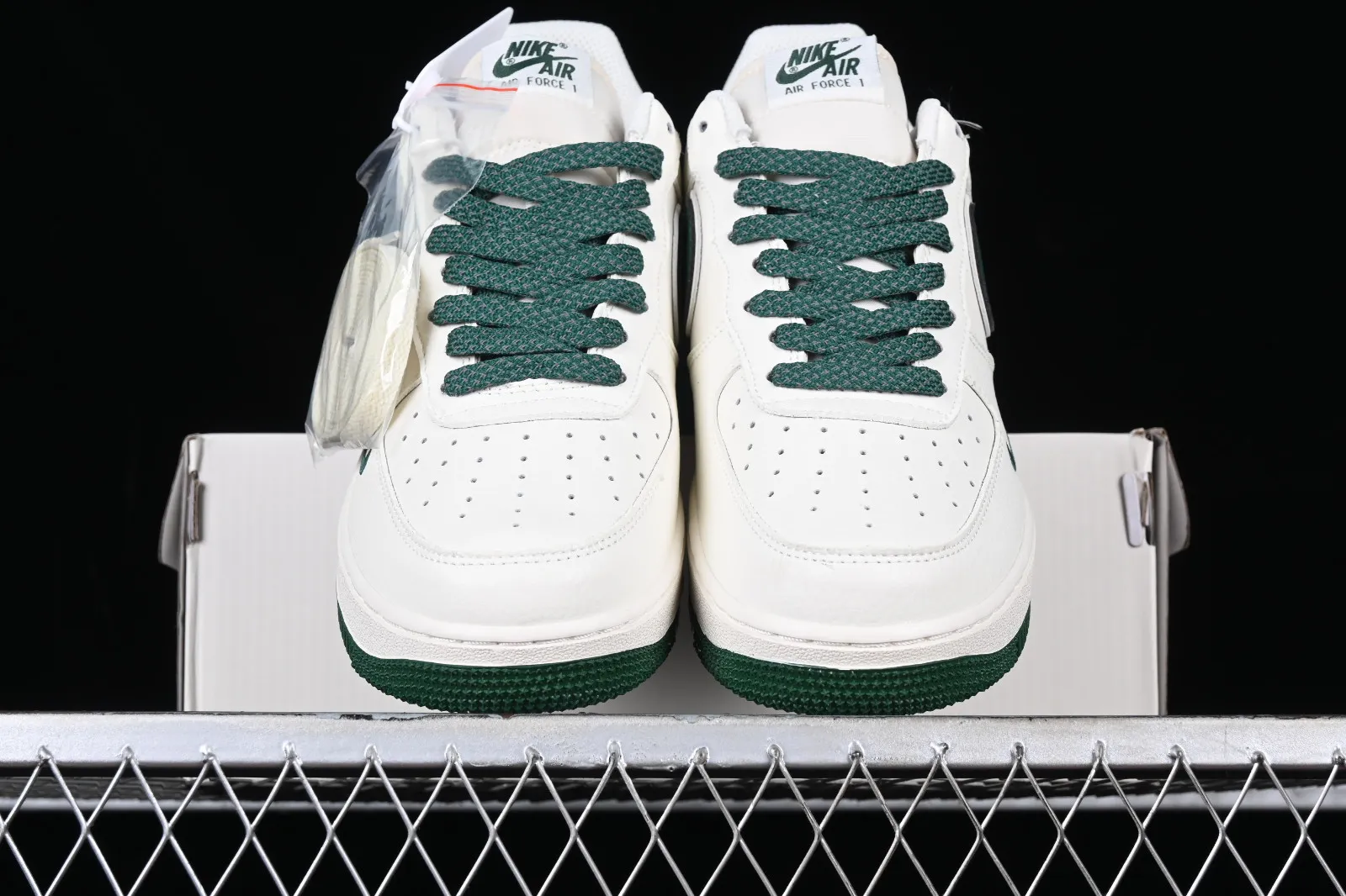 Nike Air Force 1 07 Low White Dark Green AE1686-106