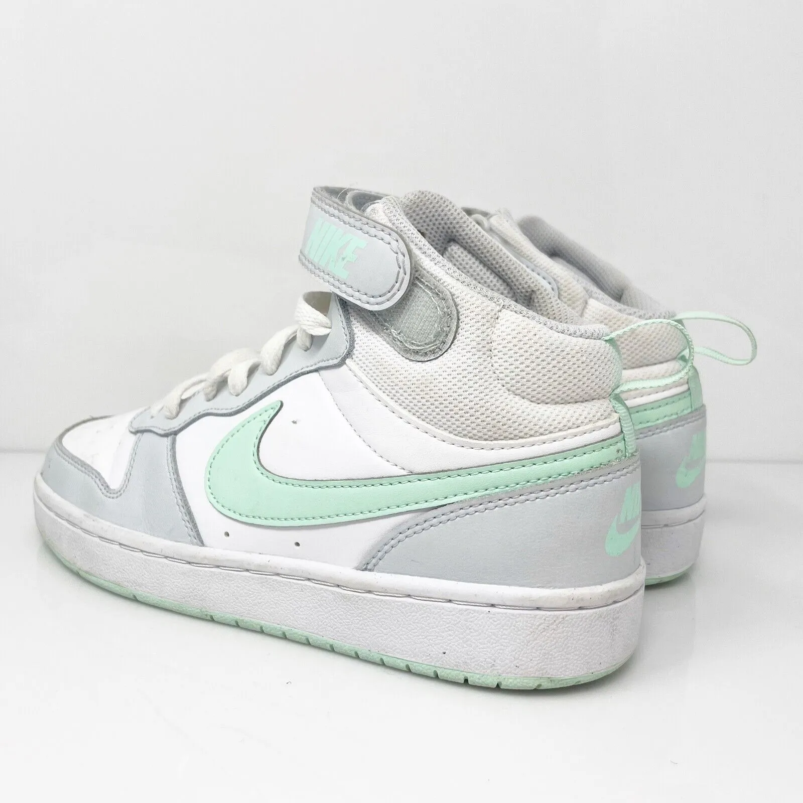 Nike Boys Court Borough Mid 2 CD7782-011 White Basketball Shoes Sneakers Sz 5.5Y
