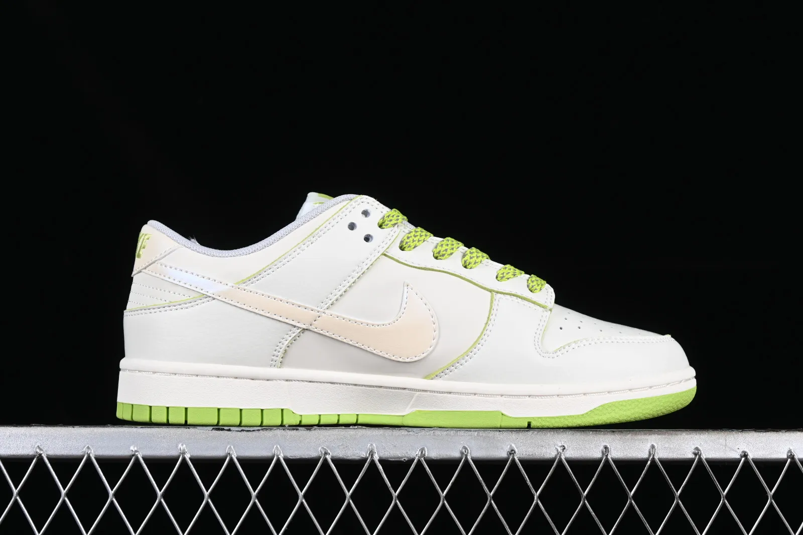 Nike SB Dunk Low Apple Green Off White KK0517-008