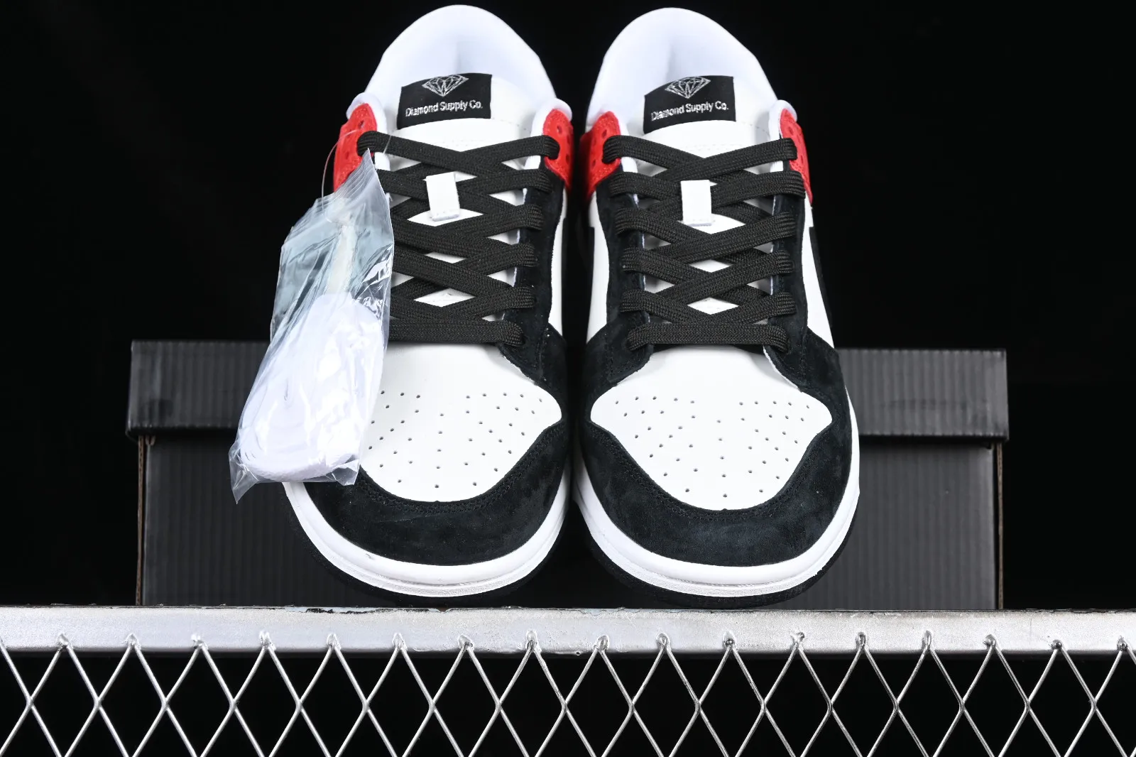 Nike SB Dunk Low Black White Red FC1688-124