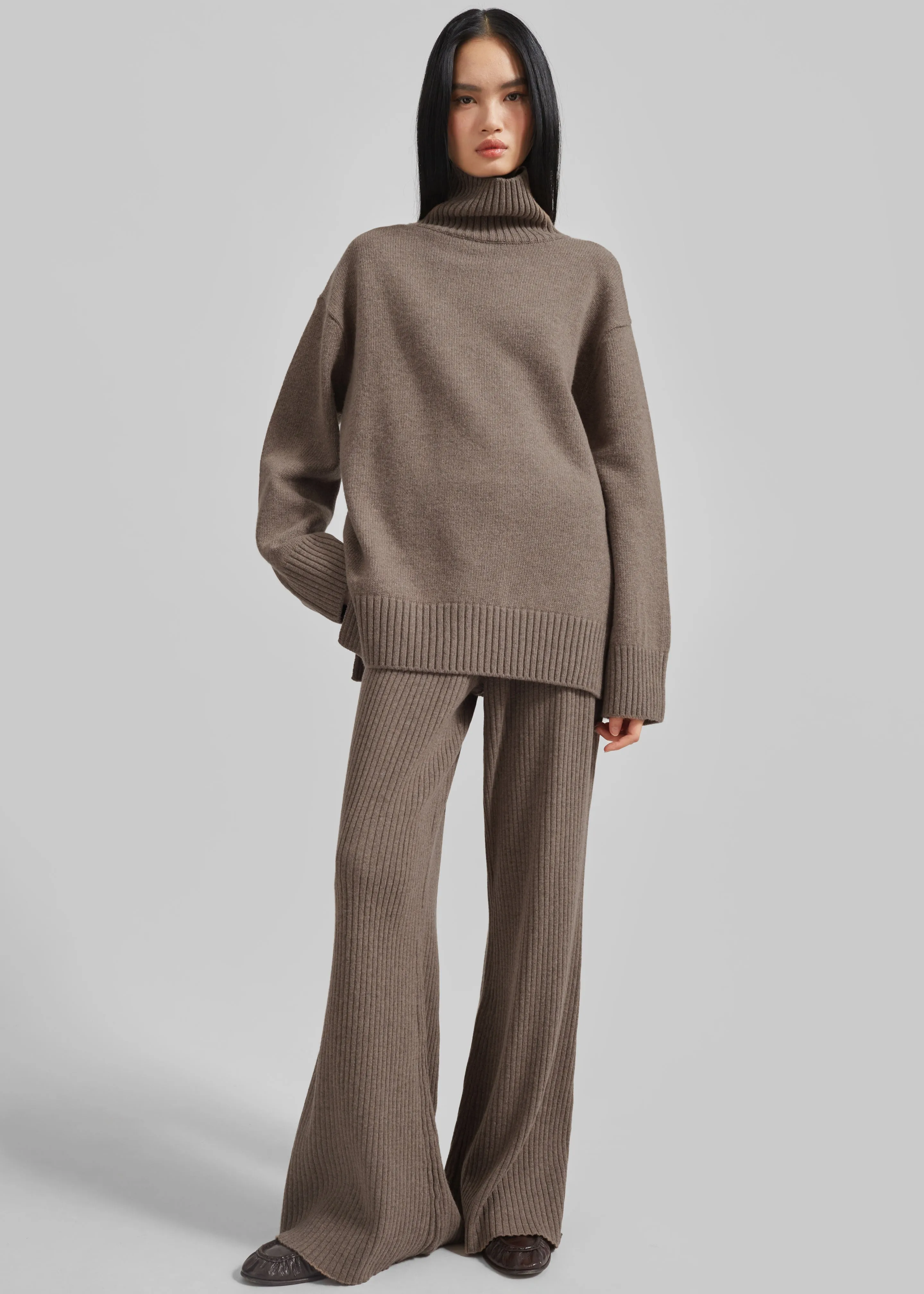 Odense Turtleneck Sweater - Brown