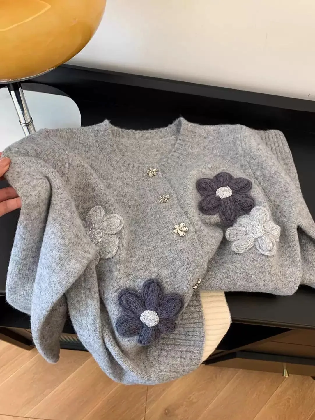 Recommended hot style for yourself ~ Lazy hand-embroidered flower sweater for women autumn and winter 2024 new knitted cardigan 